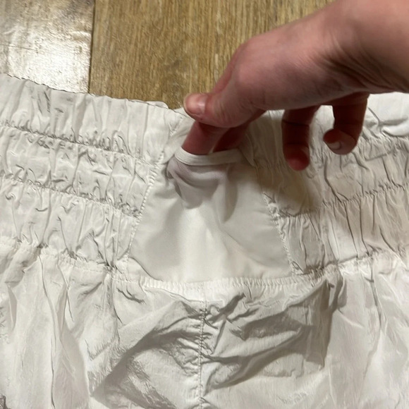 FP Movement Women's The Way Home Shorts White EUC Size Large L Free People Lined - Picture 8 of 17